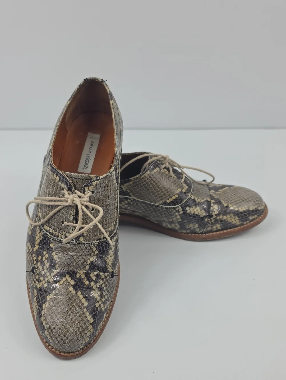 Two24 By Ariat Austen Snakeskin Women's Oxford Shoes‎ Size 8